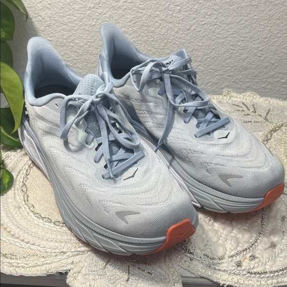 Hoka Women's Arahi 6 Athletic Shoes - Picture 3 of 12